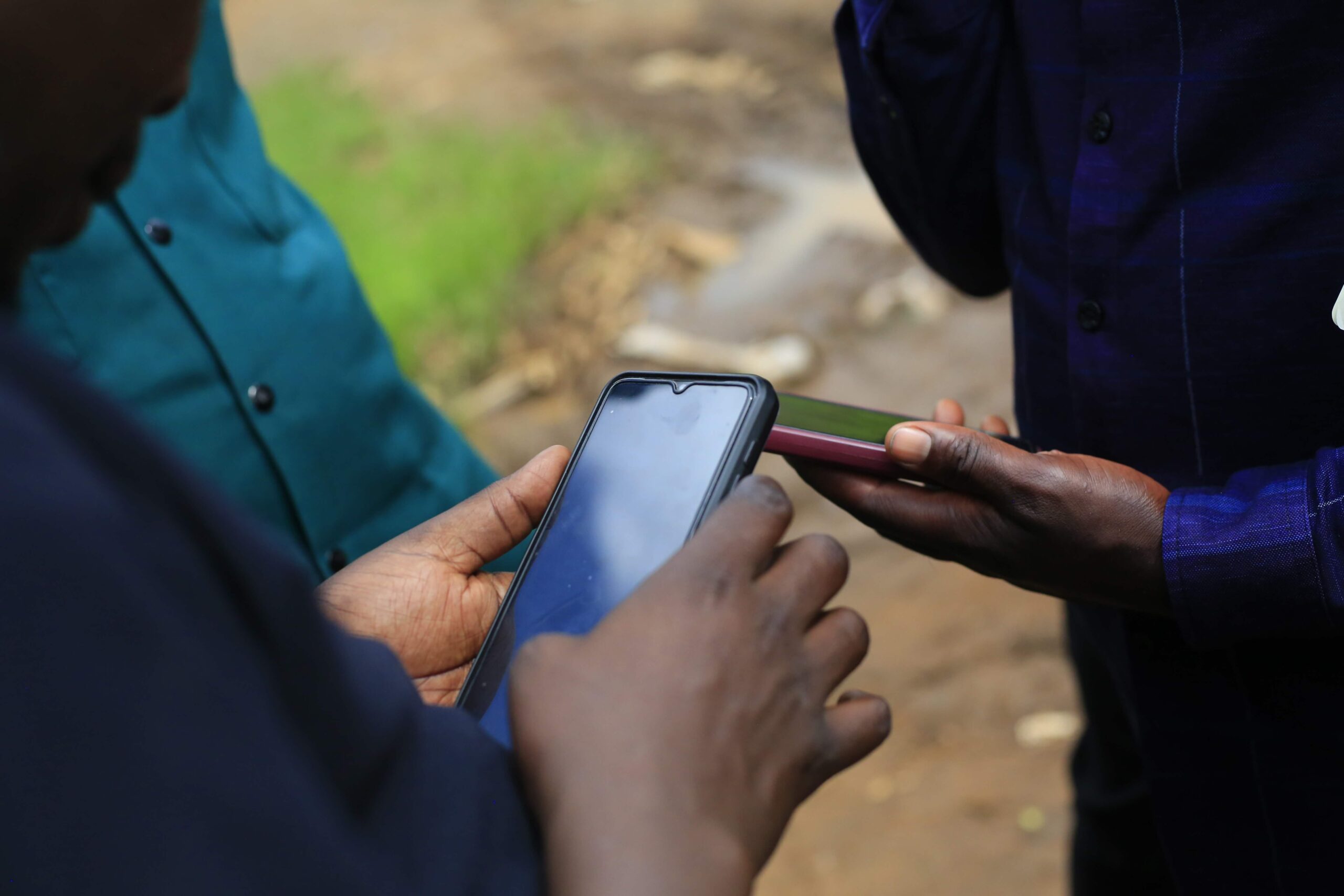 AGnimble team sharing data on phones in the field
